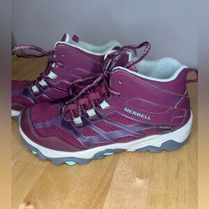 Merrell Kids Boots in Burgundy and Gray